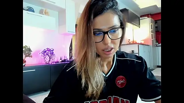 Snapshot of MissSmiley26 chatting on October 10, 2025, 9:26 pm MissSmiley26 online show from October 10, 2025, 9:26 pm