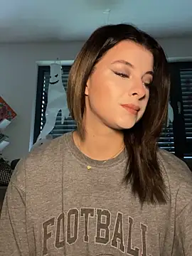 Snapshot of Mia-Minou chatting on October 10, 2025, 9:43 am Mia-Minou online show from October 10, 2025, 9:43 am