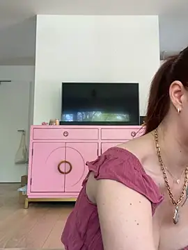 Mia-Minou online show from April 27, 2026, 9:40 am