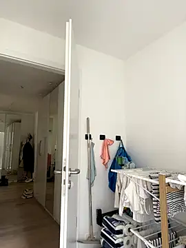 Snapshot of Mia-Minou chatting on October 9, 2025, 8:26 am Mia-Minou online show from October 9, 2025, 8:26 am