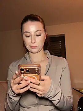 Snapshot of Mia-Minou chatting on March 3, 2026, 6:48 pm Mia-Minou online show from March 3, 2026, 6:48 pm