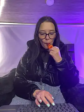 Snapshot of Isabella_21x chatting on July 8, 2026, 12:50 pm Isabella 21x online show from July 8, 2026, 12:50 pm