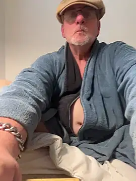 Snapshot of oldenglishguy chatting on May 11, 2026, 7:00 pm oldenglishguy online show from May 11, 2026, 7:00 pm