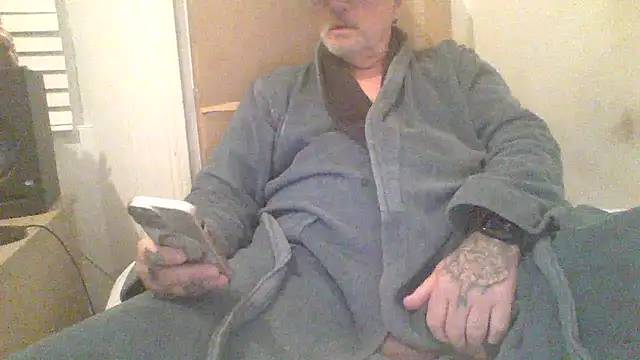 Snapshot of oldenglishguy chatting on December 4, 2025, 7:46 pm oldenglishguy online show from December 4, 2025, 7:46 pm