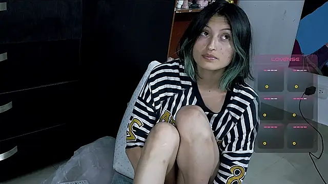 Snapshot of Camila---torres chatting on May 18, 2026, 3:17 am Camila---torres online show from May 18, 2026, 3:17 am
