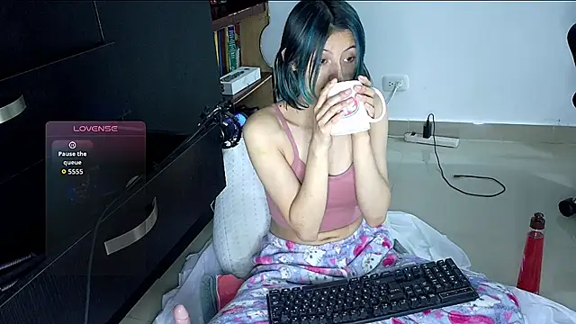 Camila---torres online show from October 4, 2025, 2:24 am