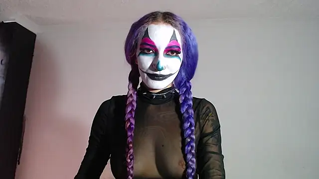 Snapshot of Eloise-brown chatting on November 9, 2025, 7:29 pm Eloise-brown online show from November 9, 2025, 7:29 pm