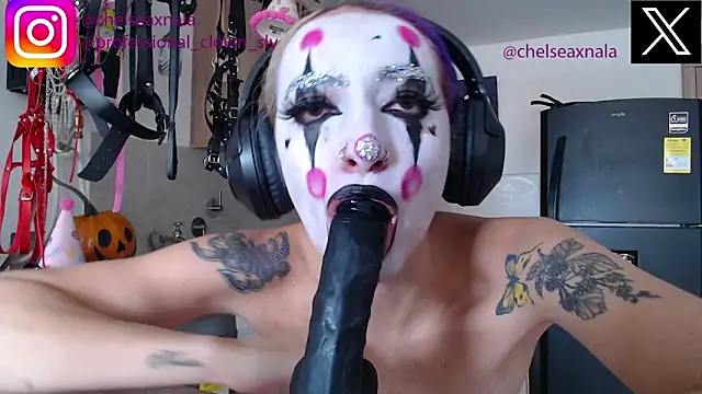 Snapshot of Eloise-brown chatting on October 13, 2025, 6:42 pm Eloise-brown online show from October 13, 2025, 6:42 pm