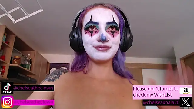 Snapshot of Eloise-brown chatting on October 27, 2025, 8:32 pm Eloise-brown online show from October 27, 2025, 8:32 pm