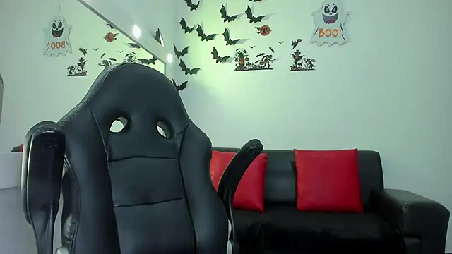 Snapshot of roxanne_jones1 chatting on October 31, 2025, 9:22 pm roxanne jones1 online show from October 31, 2025, 9:22 pm