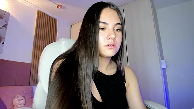 mia nevaeh online show from May 5, 2026, 7:28 pm
