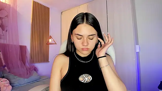 mia nevaeh online show from March 2, 2026, 8:38 pm