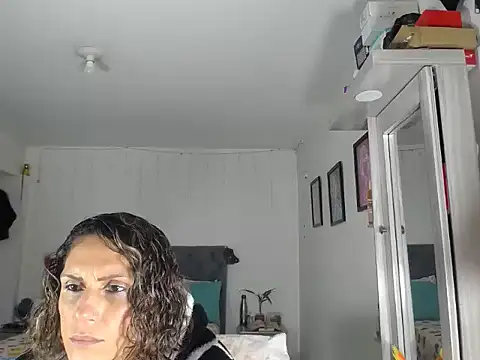 Corina hot online show from October 16, 2025, 10:40 pm