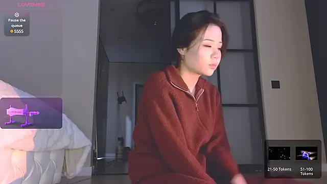 Snapshot of Ake_Mi chatting on February 24, 2025, 4:15 pm Ake Mi online show from February 24, 2025, 4:15 pm