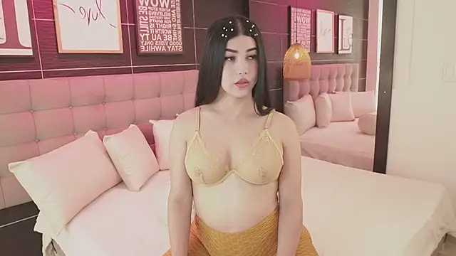 Snapshot of Bella_TS_ chatting on June 11, 2026, 8:17 pm Bella TS online show from June 11, 2026, 8:17 pm