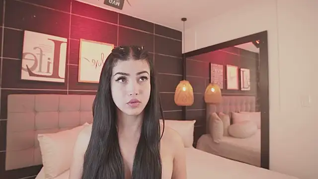 Snapshot of Bella_TS_ chatting on July 28, 2026, 9:36 pm Bella TS online show from July 28, 2026, 9:36 pm