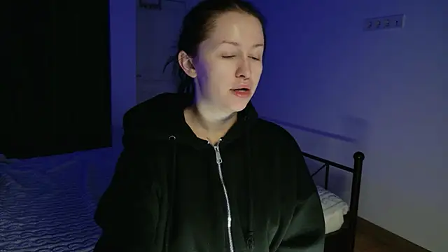 Snapshot of VioletCatt chatting on November 29, 2025, 6:46 am VioletCatt online show from November 29, 2025, 6:46 am