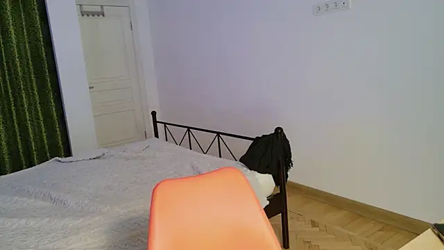 Snapshot of VioletCatt chatting on November 26, 2025, 6:46 am VioletCatt online show from November 26, 2025, 6:46 am