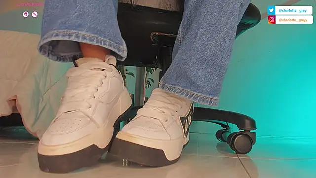 Snapshot of charlotte__grey chatting on October 27, 2025, 8:21 pm charlotte grey online show from October 27, 2025, 8:21 pm