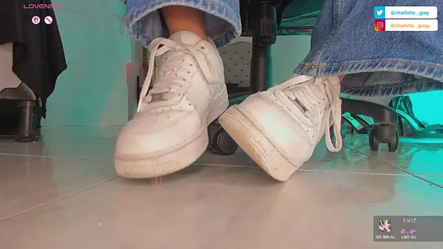 Snapshot of charlotte__grey chatting on October 17, 2025, 8:32 pm charlotte grey online show from October 17, 2025, 8:32 pm