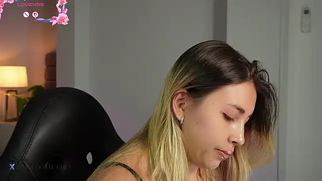 Snapshot of charlotte__grey chatting on August 4, 2026, 8:46 pm charlotte grey online show from August 4, 2026, 8:46 pm