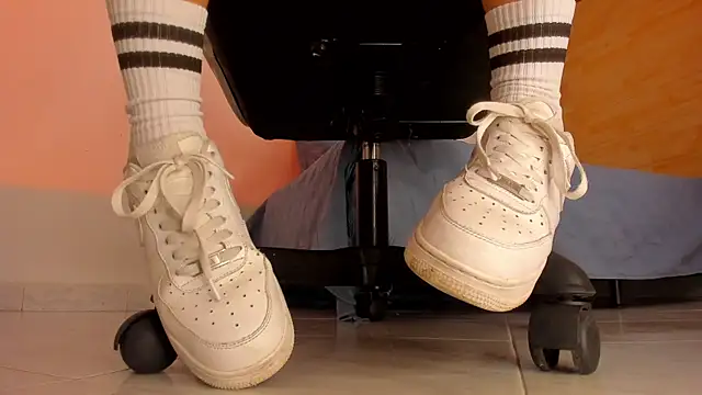 Snapshot of charlotte__grey chatting on November 17, 2025, 11:47 am charlotte grey online show from November 17, 2025, 11:47 am