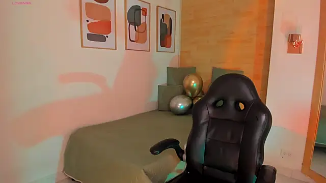 Snapshot of charlotte__grey chatting on December 15, 2025, 1:39 pm charlotte grey online show from December 15, 2025, 1:39 pm