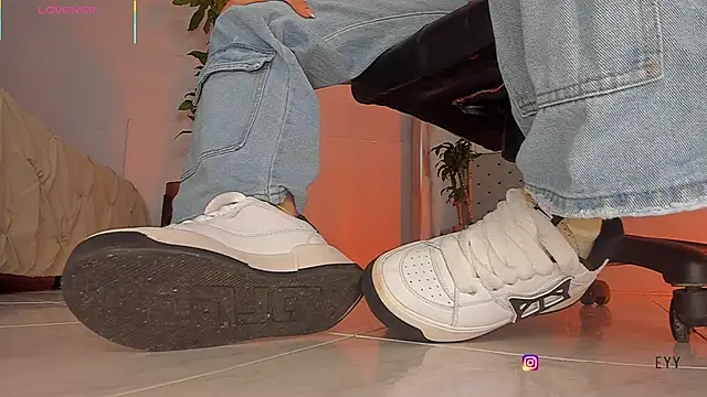 Snapshot of charlotte__grey chatting on November 15, 2025, 8:13 pm charlotte grey online show from November 15, 2025, 8:13 pm