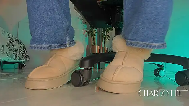 Snapshot of charlotte__grey chatting on November 21, 2025, 7:46 pm charlotte grey online show from November 21, 2025, 7:46 pm