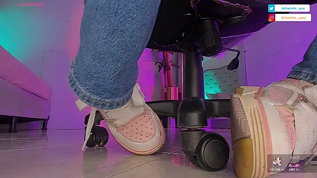 Snapshot of charlotte__grey chatting on October 7, 2025, 7:04 pm charlotte grey online show from October 7, 2025, 7:04 pm