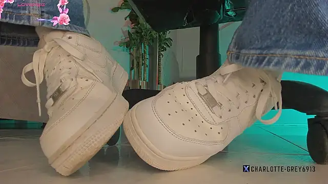 charlotte  grey online show from February 11, 2026, 7:58 pm