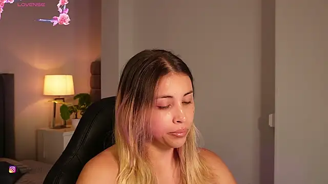Snapshot of charlotte__grey chatting on July 31, 2026, 7:00 pm charlotte grey online show from July 31, 2026, 7:00 pm