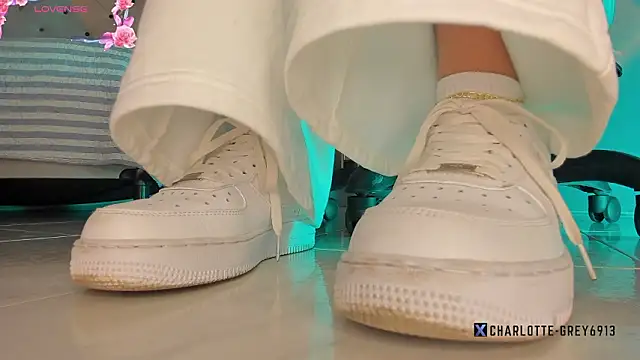 charlotte  grey online show from February 1, 2026, 11:41 am