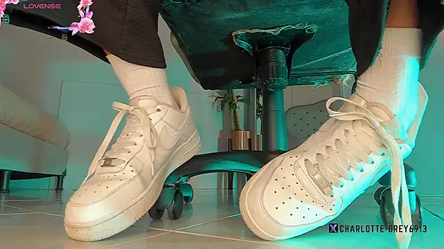 Snapshot of charlotte__grey chatting on November 28, 2025, 8:20 pm charlotte grey online show from November 28, 2025, 8:20 pm