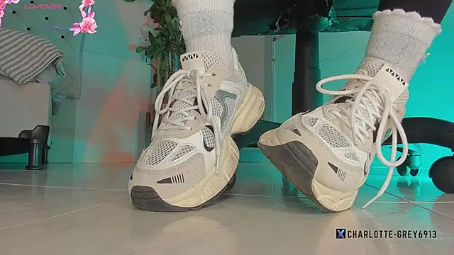 charlotte  grey online show from February 17, 2026, 8:17 pm