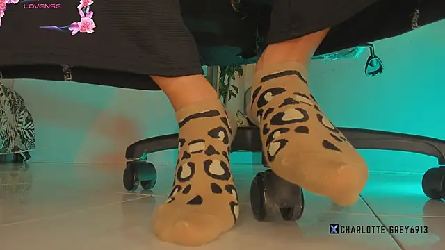 Snapshot of charlotte__grey chatting on November 19, 2025, 8:42 pm charlotte grey online show from November 19, 2025, 8:42 pm