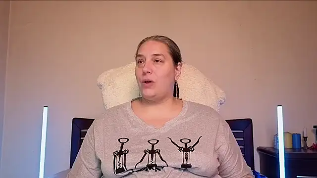 Snapshot of Niter chatting on December 5, 2025, 7:55 pm Niter online show from December 5, 2025, 7:55 pm