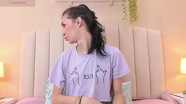 Mia thompson 19 online show from January 15, 2026, 7:06 pm