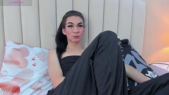 Mia thompson 19 online show from November 29, 2025, 6:41 pm