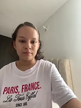 Snapshot of Sophie_milk chatting on November 9, 2025, 8:13 pm Sophie milk online show from November 9, 2025, 8:13 pm