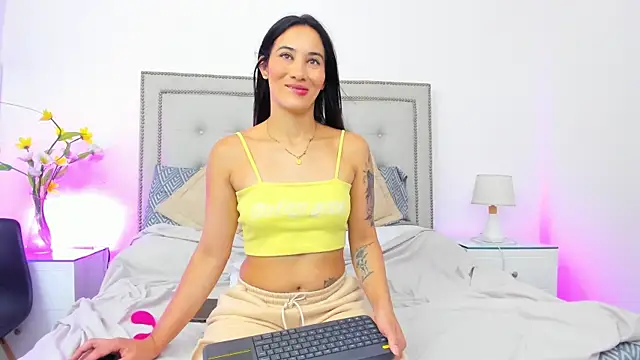 Snapshot of Cataleyalove_ADY chatting on May 12, 2026, 8:26 pm Cataleyalove ADY online show from May 12, 2026, 8:26 pm