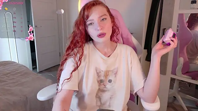 Snapshot of cinnabon_girls chatting on October 20, 2025, 12:06 pm cinnabon girls online show from October 20, 2025, 12:06 pm