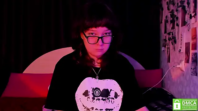 Snapshot of dreamgirllovee chatting on November 4, 2025, 11:30 pm dreamgirllovee online show from November 4, 2025, 11:30 pm