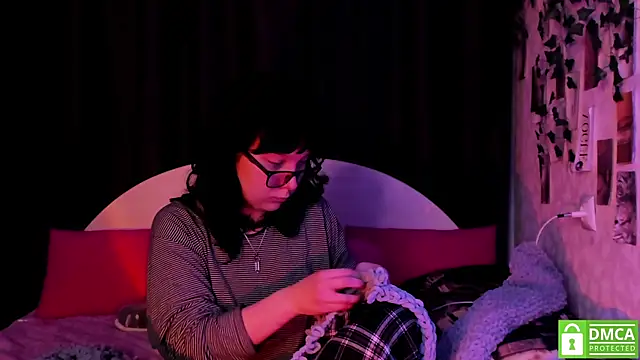 Snapshot of dreamgirllovee chatting on December 2, 2025, 11:28 pm dreamgirllovee online show from December 2, 2025, 11:28 pm