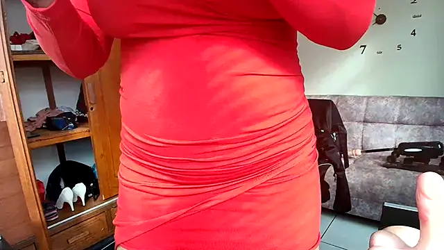 Snapshot of Majo_Soussa chatting on October 18, 2025, 12:51 pm Majo Soussa online show from October 18, 2025, 12:51 pm