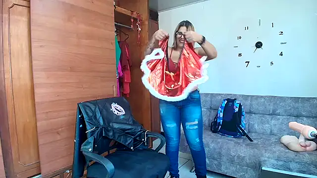 Snapshot of Majo_Soussa chatting on December 13, 2025, 8:04 pm Majo Soussa online show from December 13, 2025, 8:04 pm