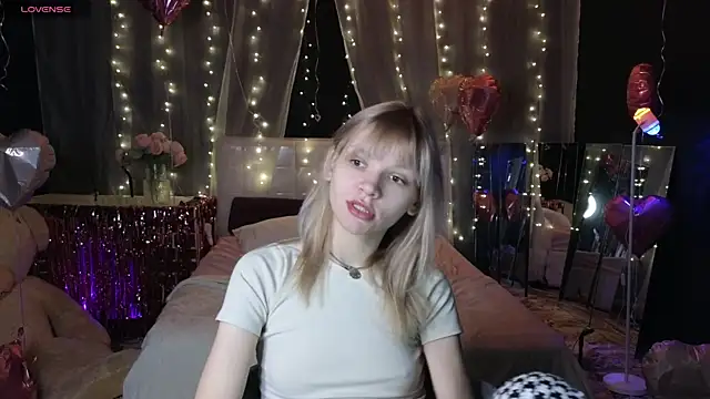 Snapshot of LitaBrom chatting on February 21, 2026, 10:50 am LitaBrom online show from February 21, 2026, 10:50 am