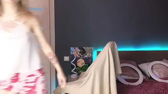 LitaBrom online show from October 18, 2025, 2:13 am