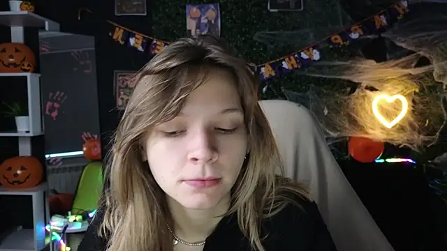 LitaBrom online show from October 21, 2025, 1:38 am