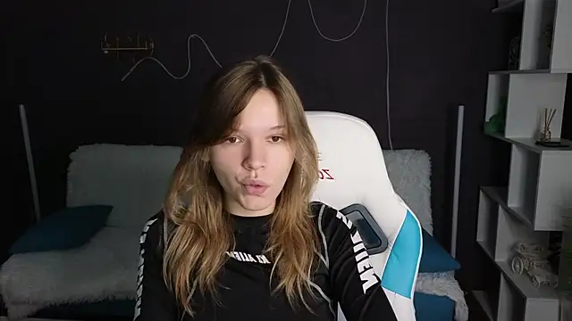 LitaBrom online show from October 10, 2025, 8:04 am